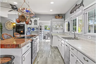 10 E Sunny Sands Rd, Cathlamet, WA 98612 - Photo 12