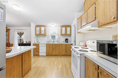 4074 NE Vernon St, Salem, OR 97305 - Photo 16