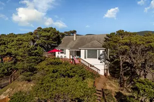 602 N Pacific St, Rockaway Beach, OR 97136 - Photo 2