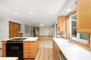 5561 Springwood Ave, Salem, OR 97306 - Photo 12