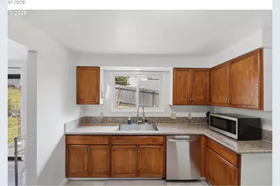 740 H St, Coos Bay, OR 97420 - Photo 14