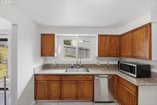 740 H St, Coos Bay, OR 97420 - Photo 14