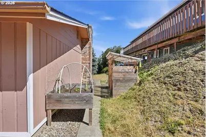740 H St, Coos Bay, OR 97420 - Photo 46