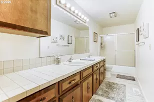 1110 NW Springwood Ln, McMinnville, OR 97128 - Photo 10