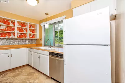 808 SE 156th Pl, Portland, OR 97233 - Photo 6
