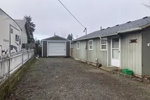 645 S 14th St, Cottage Grove, OR 97424 - Photo 4