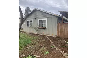 645 S 14th St, Cottage Grove, OR 97424 - Photo 4