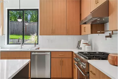 15592 Waluga Dr, Lake Oswego, OR 97035 - Photo 8