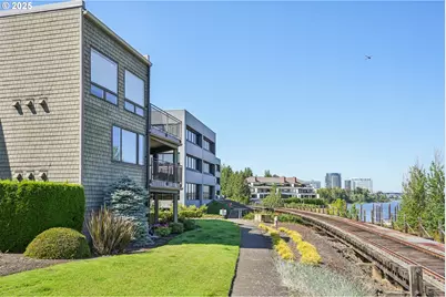 5620 S Riverside Ln, Portland, OR 97239 - Photo 34