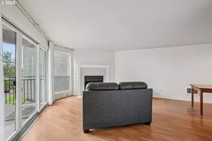 5620 S Riverside Ln, Portland, OR 97239 - Photo 6
