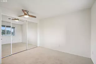 5620 S Riverside Ln, Portland, OR 97239 - Photo 18