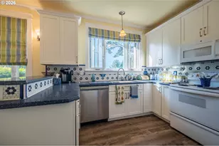 1218 Riverside Dr, Bandon, OR 97411 - Photo 22