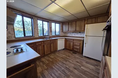 3610 NW Broad St, Roseburg, OR 97471 - Photo 4