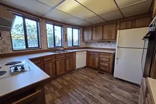 3610 NW Broad St, Roseburg, OR 97471 - Photo 4