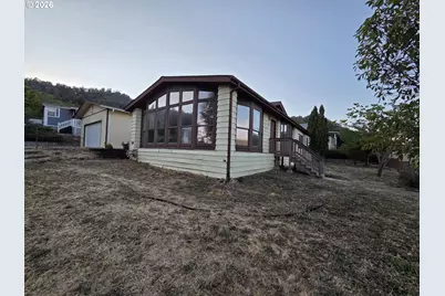 3610 NW Broad St, Roseburg, OR 97471 - Photo 2