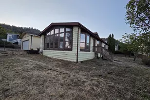 3610 NW Broad St, Roseburg, OR 97471 - Photo 2