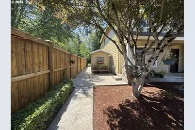 2640 NE Cole Ave, McMinnville, OR 97128 - Photo 4