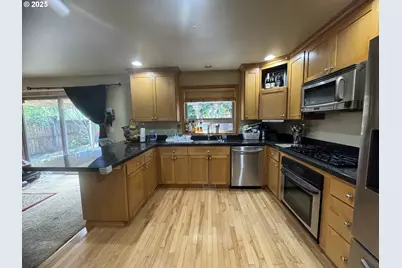 2640 NE Cole Ave, McMinnville, OR 97128 - Photo 16