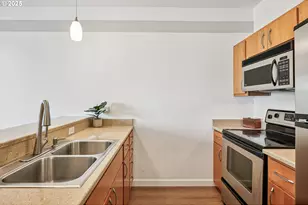 1125 NW 9th Ave, Portland, OR 97209 - Photo 12