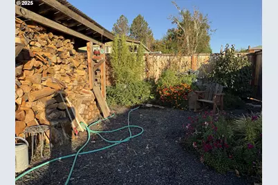 201 4th St, Maupin, OR 97037 - Photo 22