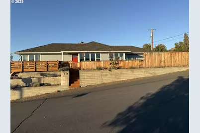 201 4th St, Maupin, OR 97037 - Photo 1