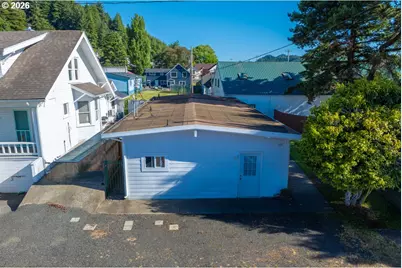 160 Spring St, Gardiner, OR 97441 - Photo 8