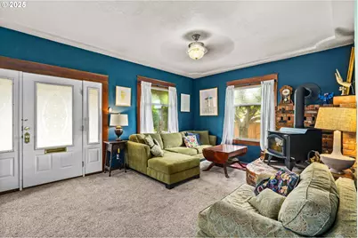 409 N 8th St, Cottage Grove, OR 97424 - Photo 6