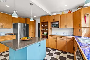 409 N 8th St, Cottage Grove, OR 97424 - Photo 12