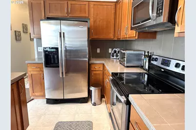 565 NW Lost Springs Ter #401, Portland, OR 97229 - Photo 10