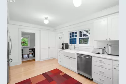 7100 SW Brier Pl, Portland, OR 97219 - Photo 8