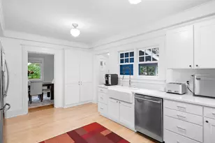 7100 SW Brier Pl, Portland, OR 97219 - Photo 8