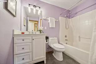 377 SE Barnes Ave, Gresham, OR 97080 - Photo 16