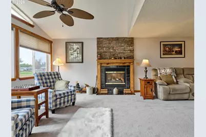 1090 Randolph Rd, Woodburn, OR 97071 - Photo 8