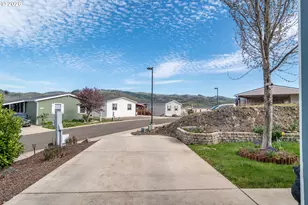 180 Nestucca Ln, Roseburg, OR 97471 - Photo 4