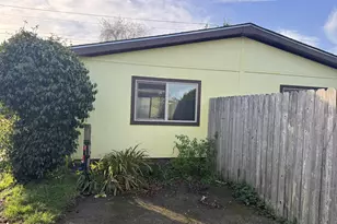 737 11th St, Bandon, OR 97411 - Photo 28