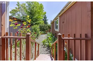 1400 Candlelight Dr, Eugene, OR 97402 - Photo 28
