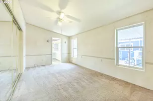 1400 Candlelight Dr, Eugene, OR 97402 - Photo 20