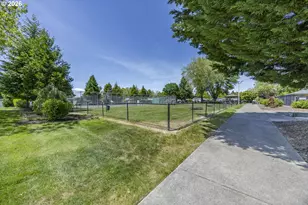 1400 Candlelight Dr, Eugene, OR 97402 - Photo 44