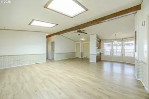 1400 Candlelight Dr, Eugene, OR 97402 - Photo 10