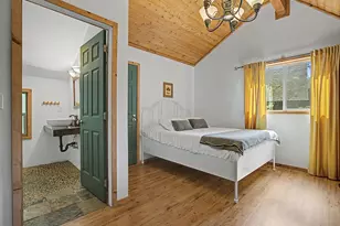 21561 E Hideaway Ln, Rhododendron, OR 97049 - Photo 20