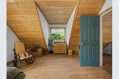21561 E Hideaway Ln, Rhododendron, OR 97049 - Photo 22