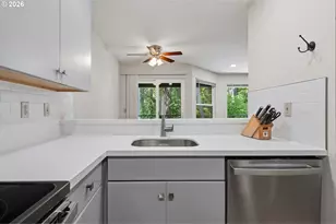 4000 Carman Dr, Lake Oswego, OR 97035 - Photo 12