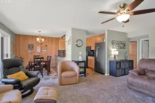 1080 Bay St, Florence, OR 97439 - Photo 10