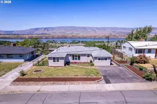 2207 E 10th St, The Dalles, OR 97058 - Photo 2