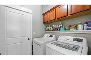 379 NW Crest View Ct, Hermiston, OR 97838 - Photo 12