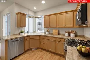 10797 SW Washington St, Portland, OR 97225 - Photo 16