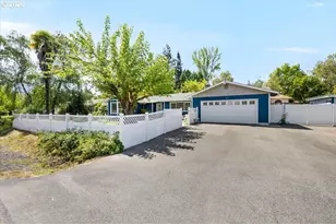 975 Fruitdale Dr, Grants Pass, OR 97527 - Photo 1