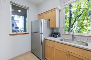 2024 SW Howards Way, Portland, OR 97201 - Photo 12