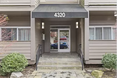 4320 S Corbett Ave #102, Portland, OR 97239 - Photo 2