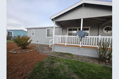 1402 Pioneer Way, Forest Grove, OR 97116 - Photo 4